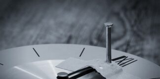 Czym przykleić uchwyt do szyby samochodowej?